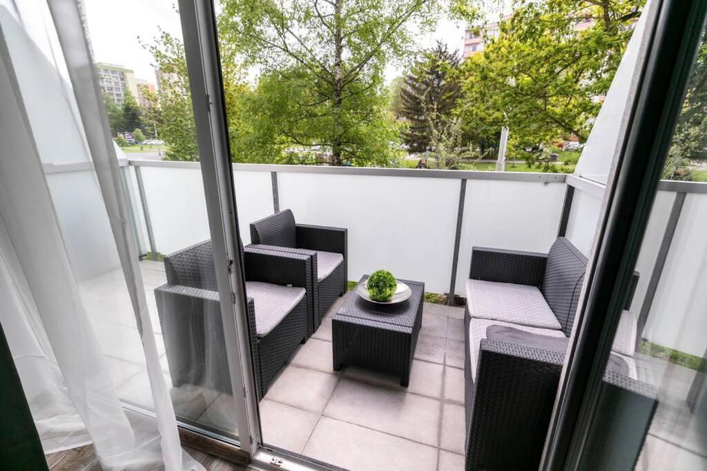 Alure Residences 1 & 24H Self Check-In, Free Parking In Front Of The Apartment Building, New Building, Terrace, Cafe With Breakfast In The Apartment Building, Next To The Aqua Park Banská Bystrica Exterior photo