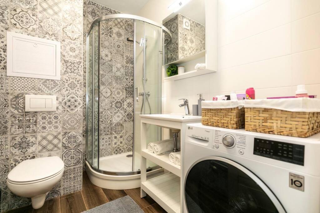 Alure Residences 1 & 24H Self Check-In, Free Parking In Front Of The Apartment Building, New Building, Terrace, Cafe With Breakfast In The Apartment Building, Next To The Aqua Park Banská Bystrica Exterior photo