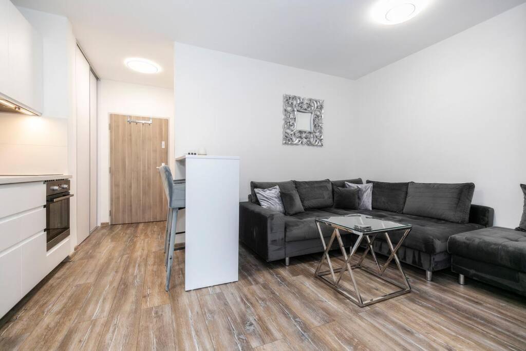 Alure Residences 1 & 24H Self Check-In, Free Parking In Front Of The Apartment Building, New Building, Terrace, Cafe With Breakfast In The Apartment Building, Next To The Aqua Park Banská Bystrica Exterior photo