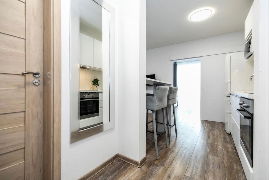 Alure Residences 1 & 24H Self Check-In, Free Parking In Front Of The Apartment Building, New Building, Terrace, Cafe With Breakfast In The Apartment Building, Next To The Aqua Park Banská Bystrica Exterior photo