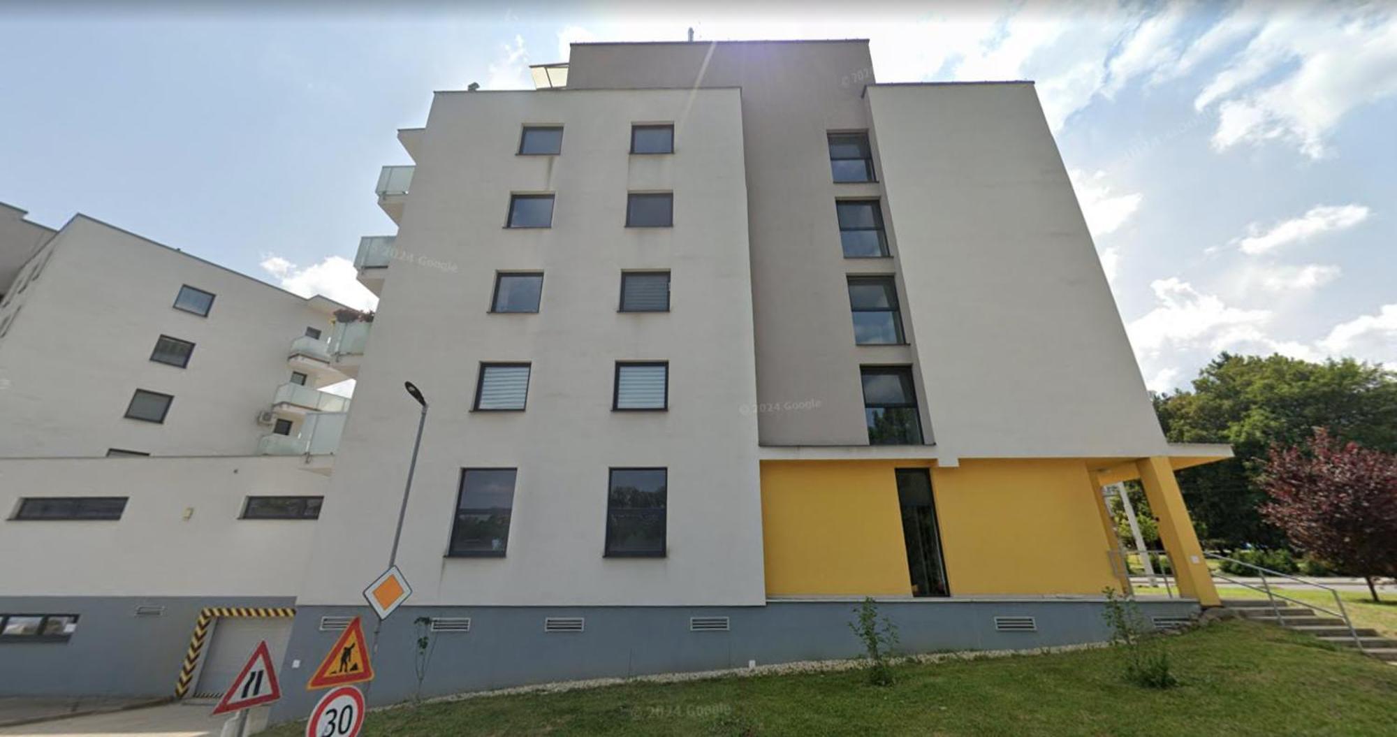Alure Residences 1 & 24H Self Check-In, Free Parking In Front Of The Apartment Building, New Building, Terrace, Cafe With Breakfast In The Apartment Building, Next To The Aqua Park Banská Bystrica Exterior photo